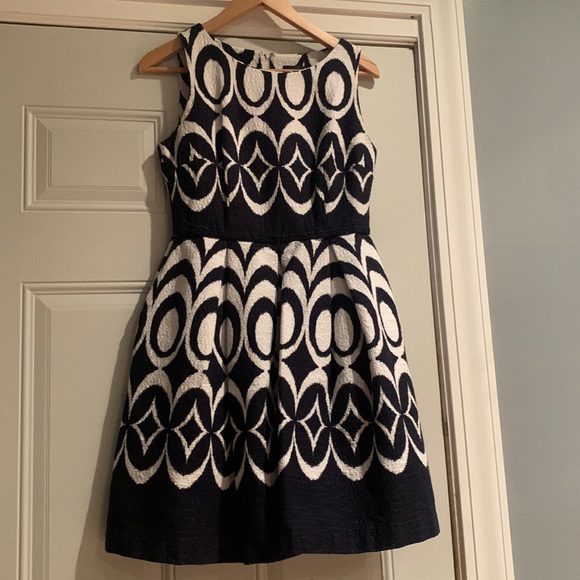 Navy & white printed pleated dress with pockets!! - Picture 1 of 3